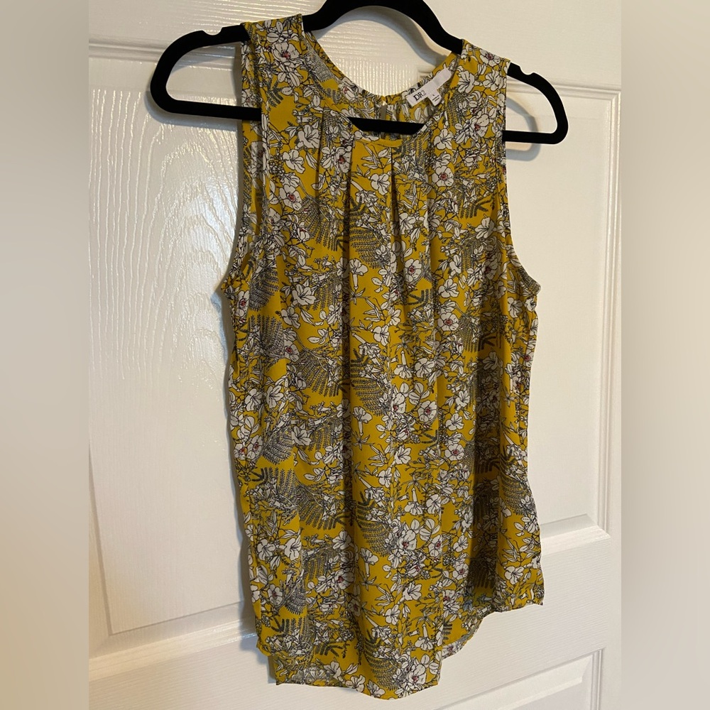 DR2 Sleeveless Blouse with Back Button Closure - L